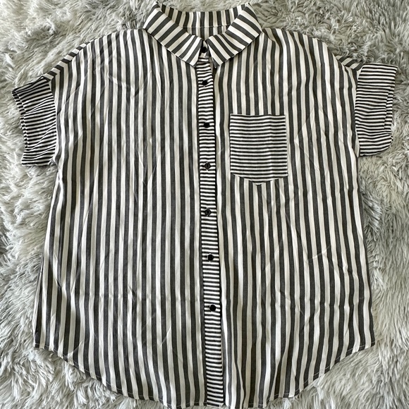 Striped Short Sleeved Button Down Top - Picture 5 of 9